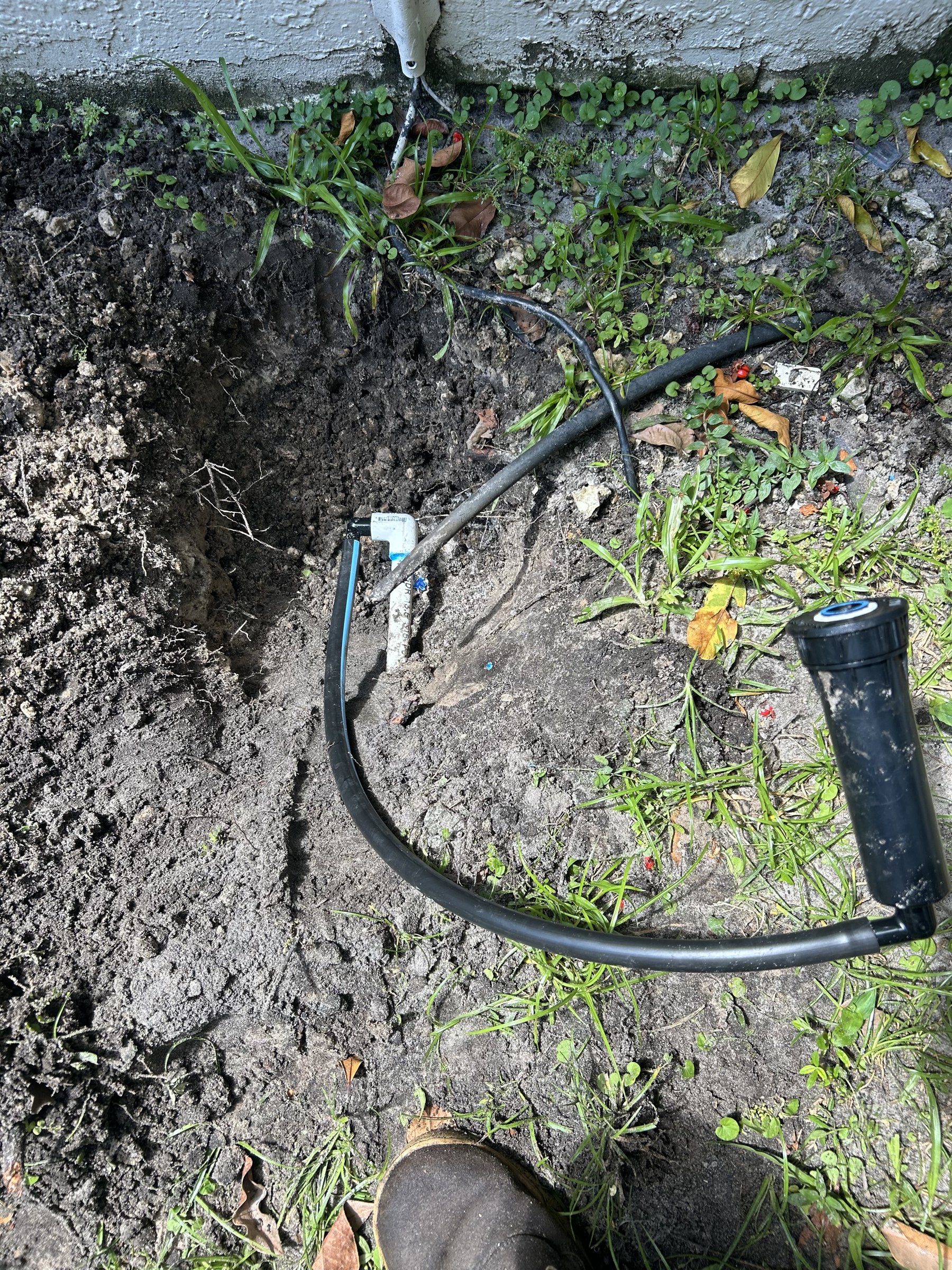 Pop-up sprinkler head connected with flexible swing pipe during irrigation repair